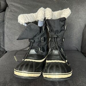 Sorrel Black and Gray Winter Boots